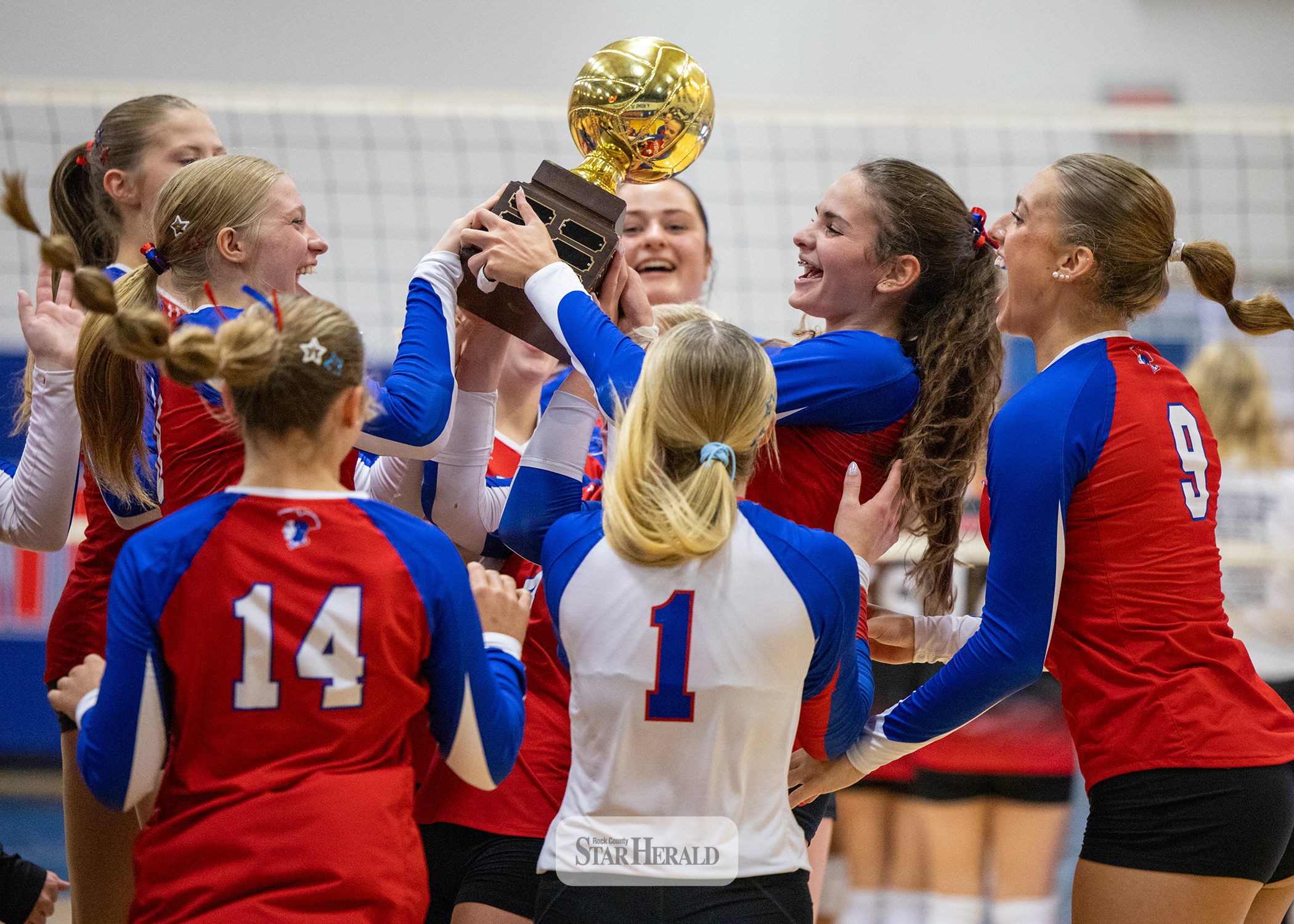 Greg Hoogeveen photo/0924HBCVB1 H-BC volleyball team members cheer upon receiving the “Queens of the Court” trophy at the end of a 3-0 win against Edgerton Public in Hills Thursday, Sept. 17.