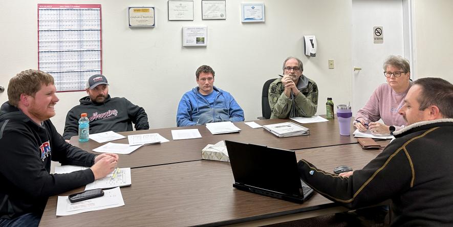 Engineer Blayne Parkos (far right) discusses water options for the new Hills-Beaver Creek Elementary School with the Beaver Creek City Council (from left) Mayor Josh Teune and council members Cody Dietrich, Jacob Conger, Alan Harnack and Heidi Freese during the Wednesday night, Jan. 10, meeting in Beaver Creek City Hall. Lori Sorenson/Rock County Star Herald Photo