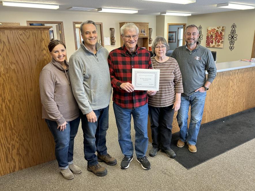 Pictured are (from left) Mary Thompson, Doug Bos, Art and Carol Ehde and Arlyn Gehrke. Lori Sorenson/Rock County Star Herald Photo