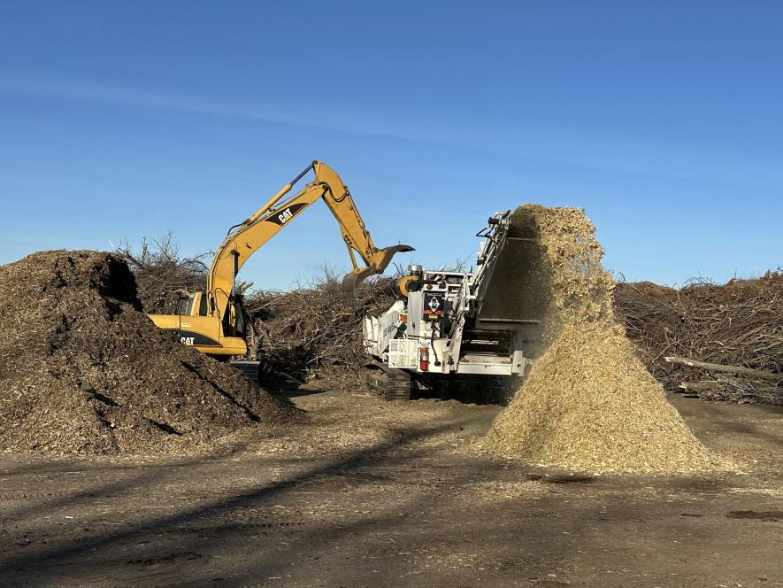 Mueller Pallets, Tea, South Dakota, services community tree dumps in the tri-state area, grinding wood into chips that are hauled away by semi loads. One of the company’s three portable grinders is pictured at the Luverne tree dump on Jan. 29 when several loads of wood chips were hauled away. Lori Sorenson/Rock County Star Herald Photo