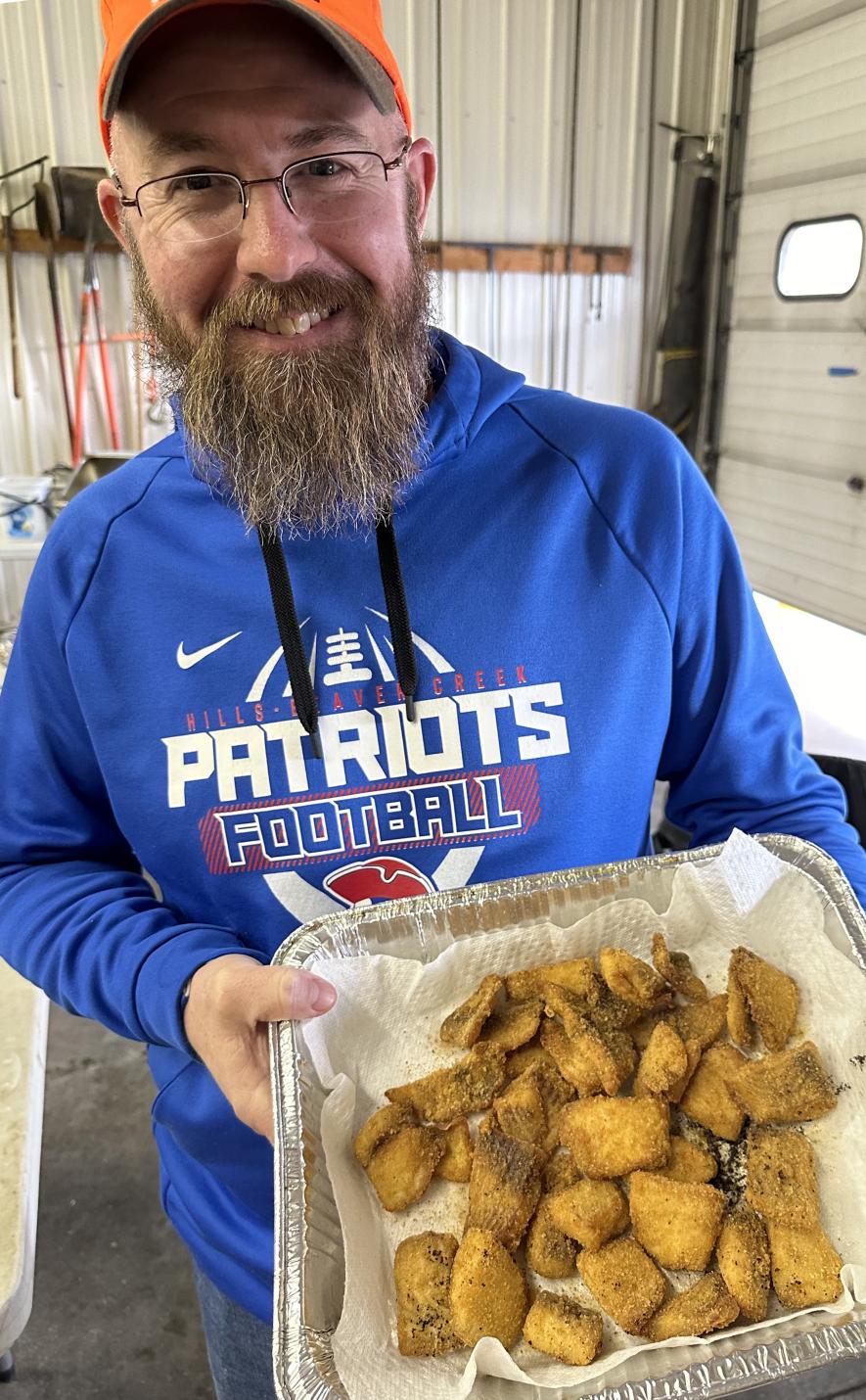 Sportsmen’s Club member Stacey Bork kept busy running trays of food to the bar across the street from the fire hall where volunteers were cooking with deep fryers. Lori Sorenson/Rock County Star Herald Photo