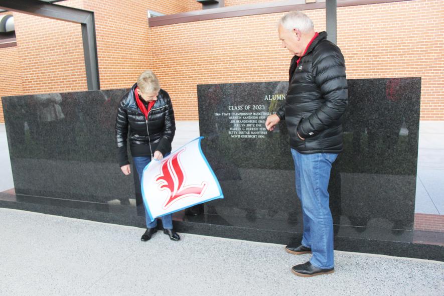 Jeannine Rivet and Warren Herreid II unveil the first Luverne Alumni Hall of Fame inductees in this 2023 file photo. Herreid’s father, Warren G. Herreid, was included in the inaugural class. Star Herald File Photo