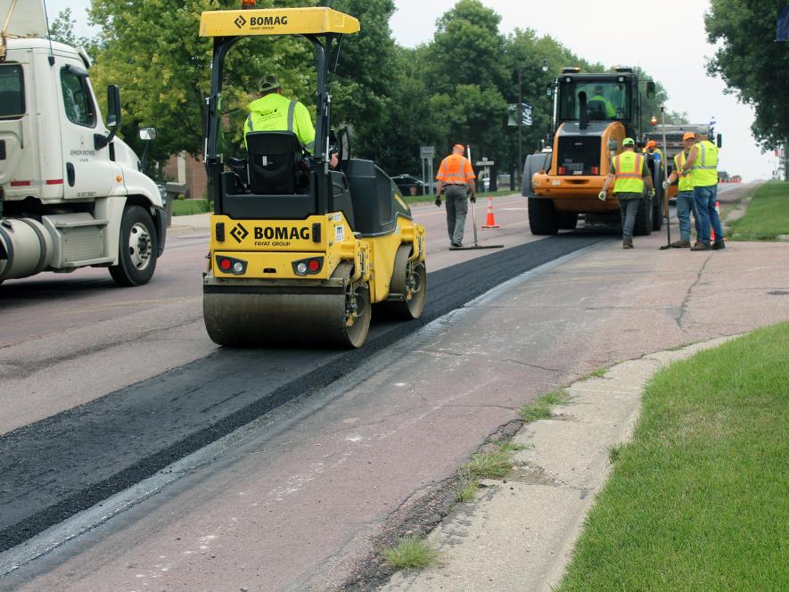 A packer smooths out the wedge paving completed Aug. 21 on the right-hand drive tracks from Dodge Street north to Veterans Drive on Highway 75 in Luverne. Mavis Fodness/Rock County Star Herald Photo