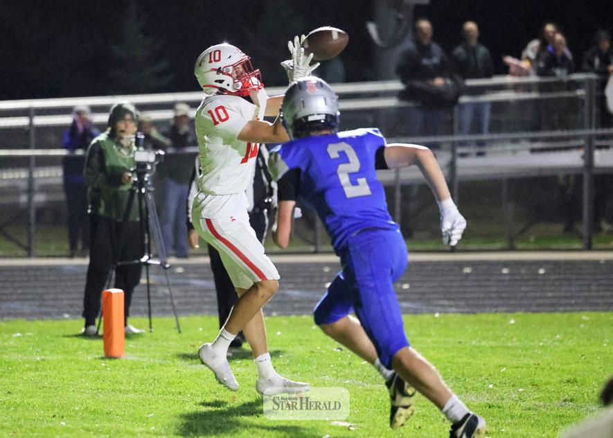 Greg Hoogeveen photo/LHSFB1 Luverne senior Coy Thone catches a touchdown pass from senior quarterback Ben Hartquist Oct. 20 against Lake Crystal-Welcome Memorial on the road. LHS fell 26-6 to the Knights in the final regular season game.