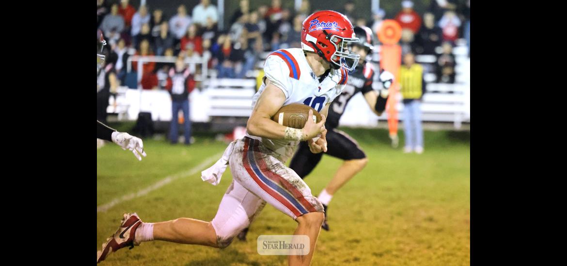 Greg Hoogeveen photo/HBCFB1 Patriots junior Brodie Metzger surveys the field with ball in hand against Edgerton Friday, Oct. 9. Metzger rushed for 141 yards and one touchdown in Edgerton. Hills-Beaver Creek beat the Flying Dutchmen 28-14 in the annual Red Rock game. H-BC is now 6-0 for the season.