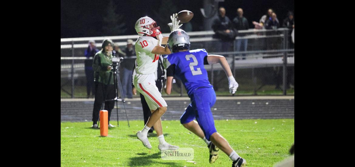 Greg Hoogeveen photo/LHSFB1 Luverne senior Coy Thone catches a touchdown pass from senior quarterback Ben Hartquist Oct. 20 against Lake Crystal-Welcome Memorial on the road. LHS fell 26-6 to the Knights in the final regular season game.