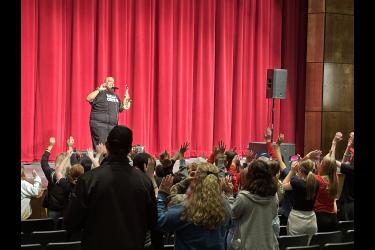 Motivational speaker, life coach, author and musician Reggie Dabbs performed and spoke Friday night in the Luverne Schools performing arts center. Lori Sorenson/Rock County Star Herald Photo