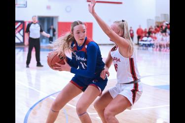 Sophomore Ella Sammons tries to drive under the hoop against George-Little Rock Monday, Jan. 29. H-BC won 52-48. 
