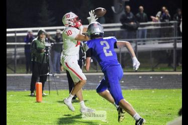 Greg Hoogeveen photo/LHSFB1 Luverne senior Coy Thone catches a touchdown pass from senior quarterback Ben Hartquist Oct. 20 against Lake Crystal-Welcome Memorial on the road. LHS fell 26-6 to the Knights in the final regular season game.